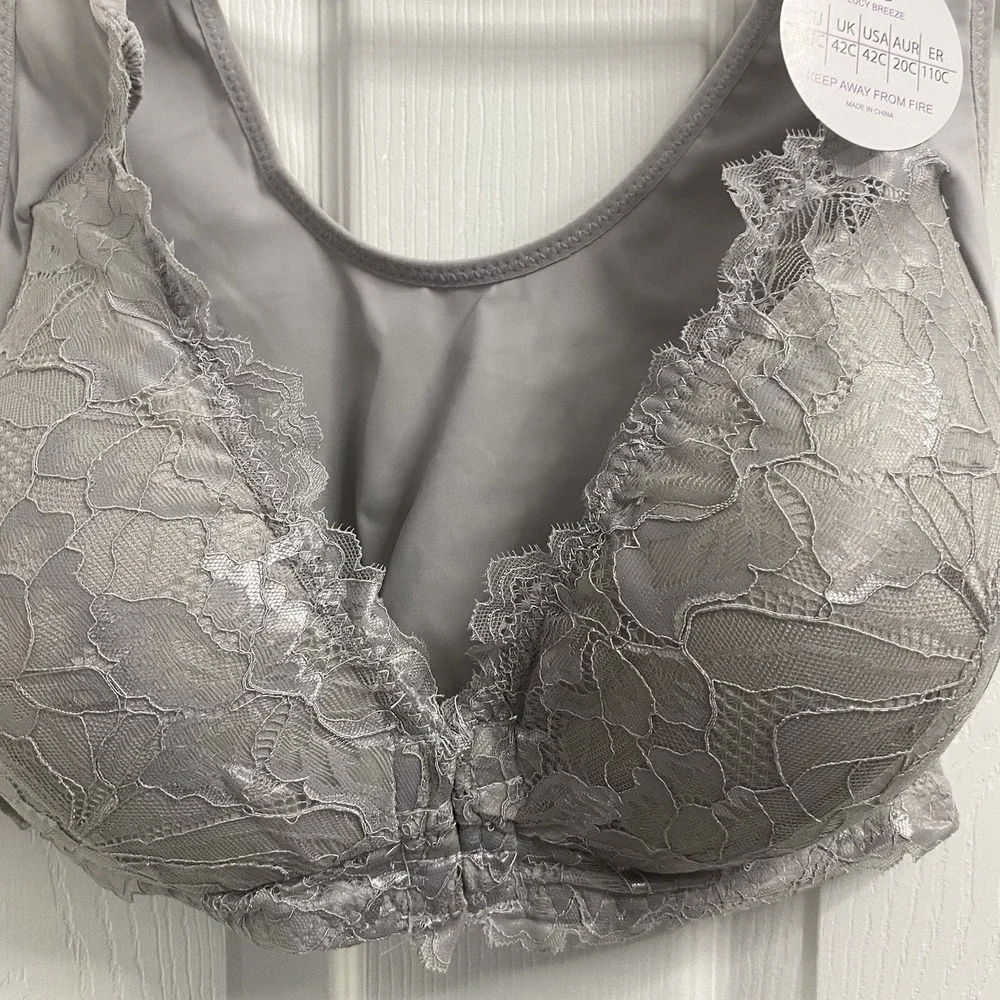 Lucy Breeze Silver/Gray Wire Free Lined Bra Lace Front Close Sz.42C Stretch Back